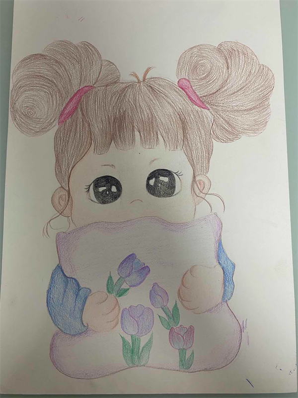 《抱枕女孩》 齐云路小学二(5)班王米琪.png 《抱枕女孩》 齐云路小学二(5)班王米琪.png